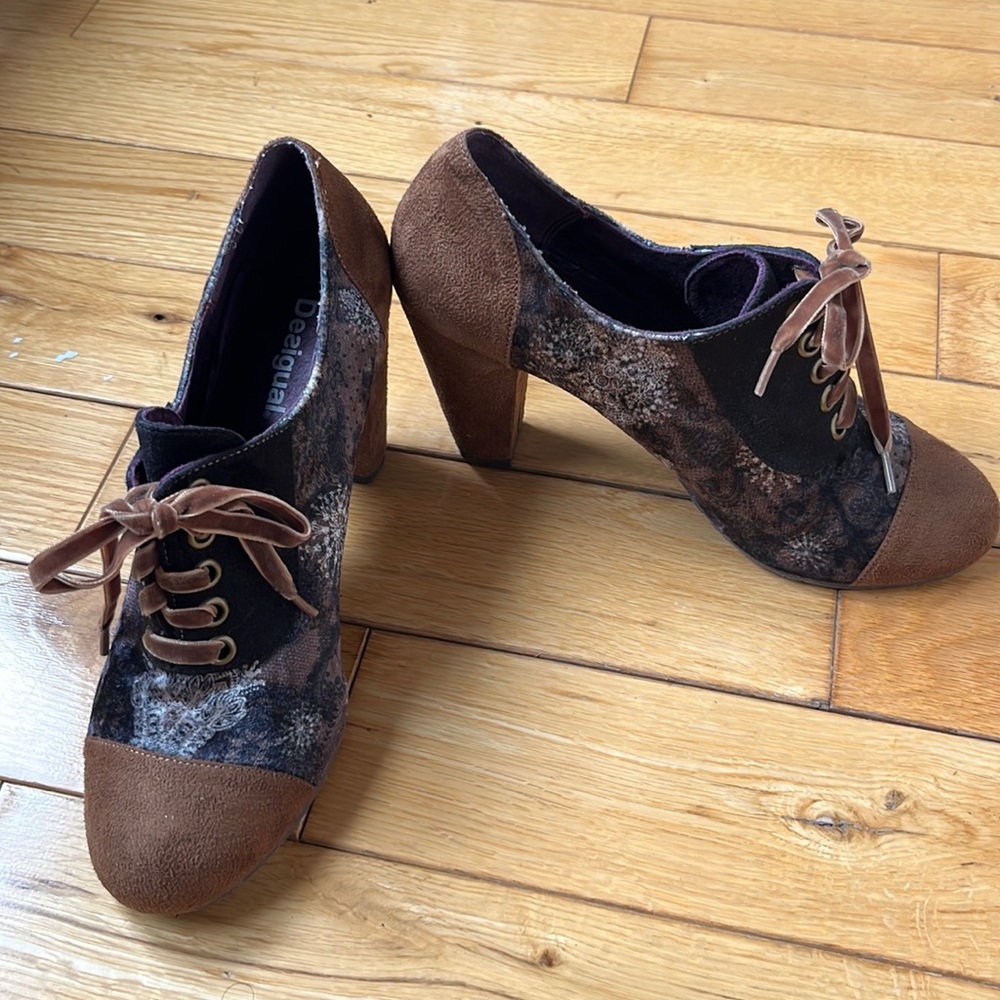 Desigual retro pump